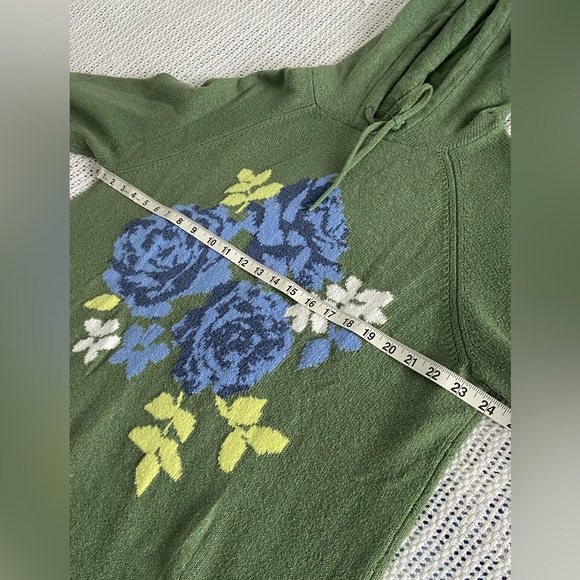 OFFLINE By Aerie Green Floral Rose Print Sweater Hoodie Size Medium - Picture 14 of 14
